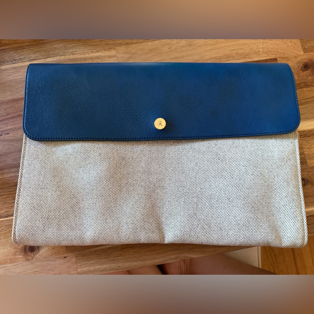Paravel Clutch with strap